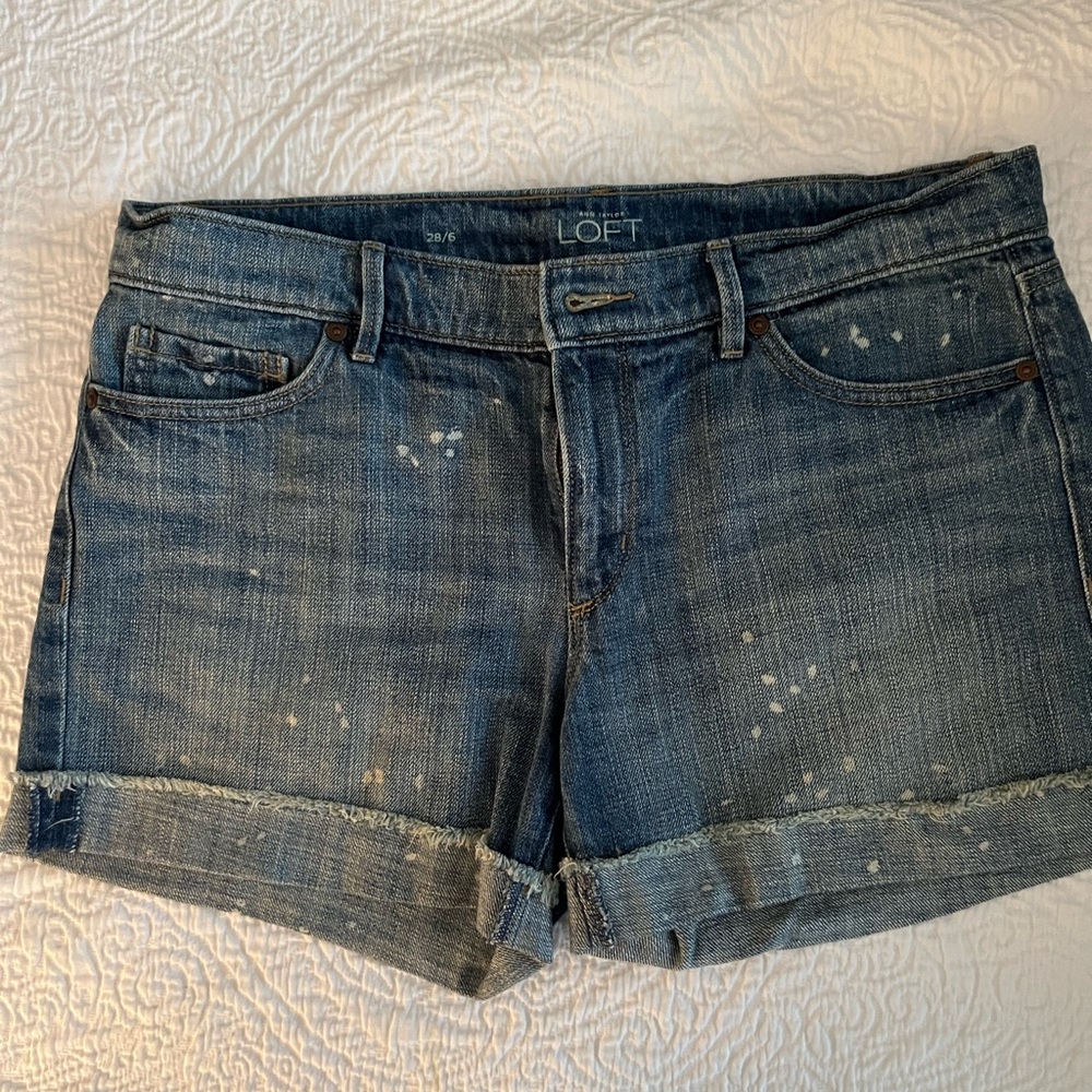 Loft distressed size 6 shorts